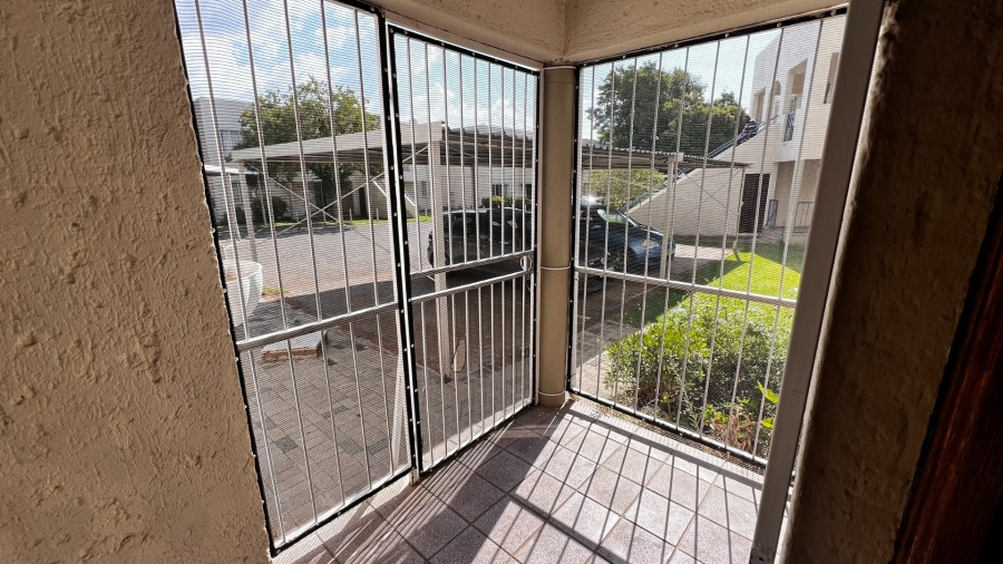 2 Bedroom Property for Sale in Langenhovenpark Free State